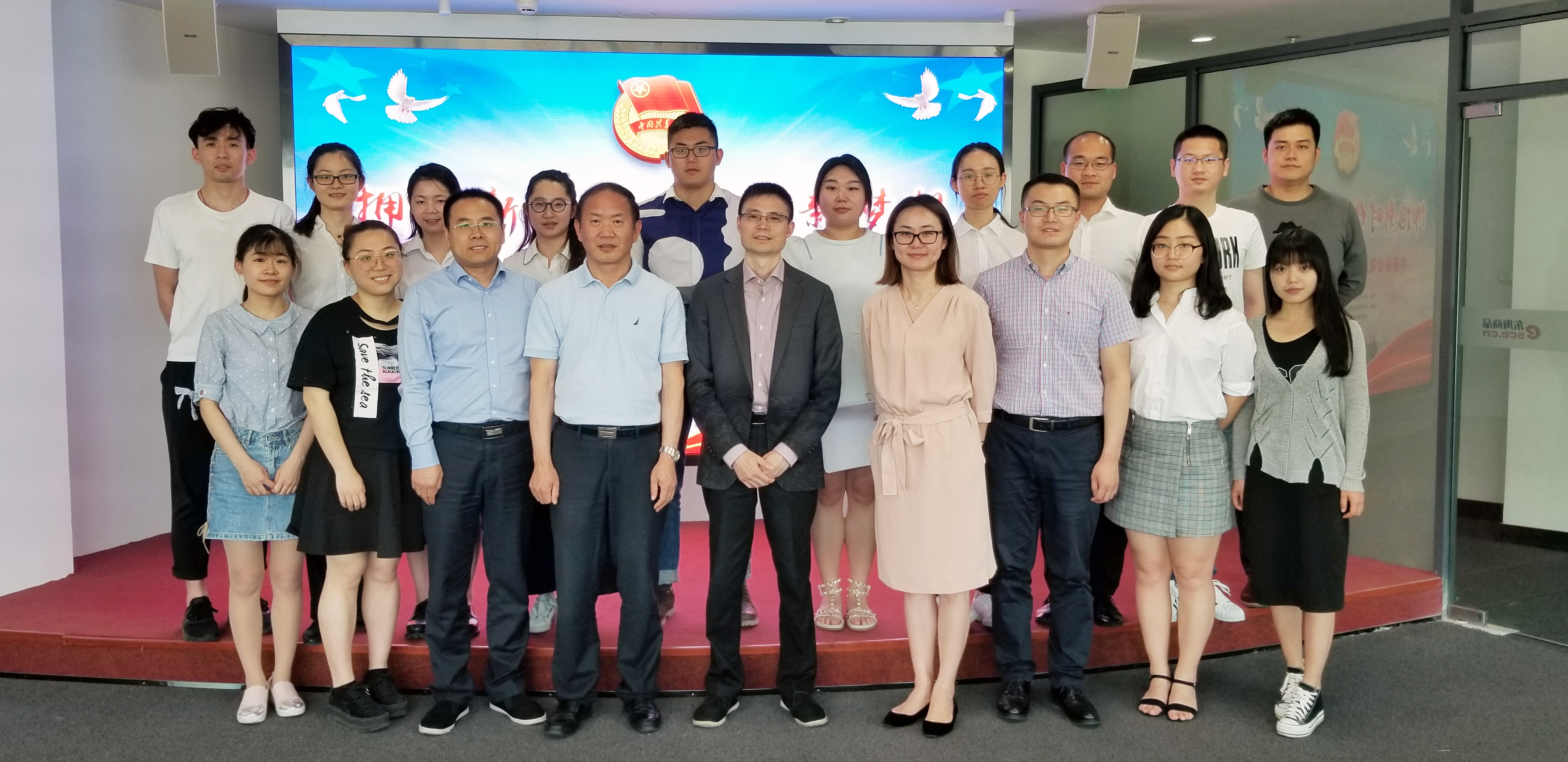 公司举办“拥抱新时代 放飞新梦想”主题朗诵比赛